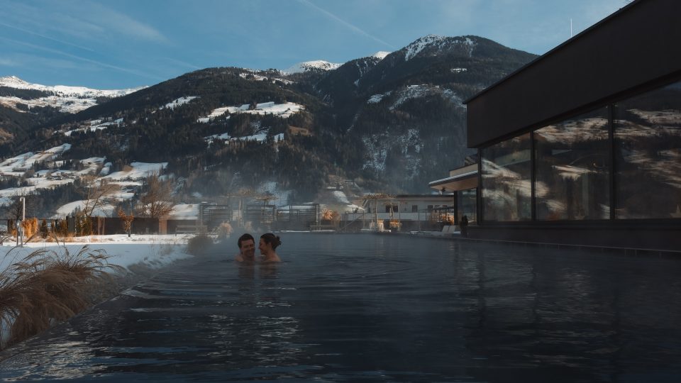 Endlose Bahnen ziehen - im 25m Outdoor-Sportpool